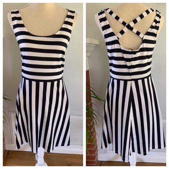 H&M Dresses & Skirts - ❌SOLD❌H&M Skater Dress